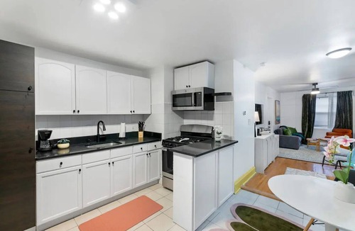 McGinley Square Apartment | Modern Urban Stay NYC PATH Access THE SQUARE