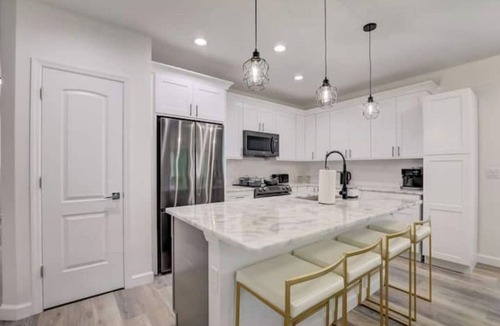 Pebble Beach Apartment | Modern Vacation House