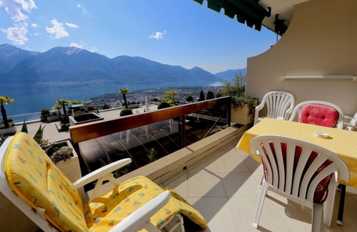 Orselina Apartment | Modern vacation studio on the 1st floor for 1-3 persons.