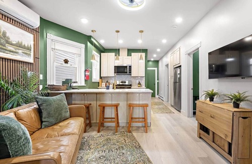 Hackensack River Waterfront Apartment | Modern Verde Chic 3BR Easy NYC Commute