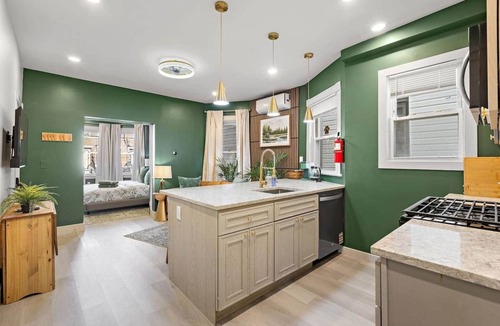 Hackensack River Waterfront Apartment | Modern Verde Chic 3BR Easy NYC Commute