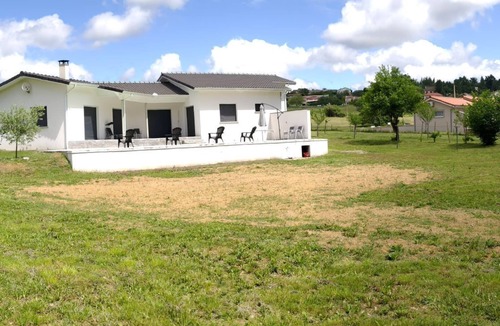 Villeneuve-de-Riviere Villa | Modern villa with swimming pool and small gym