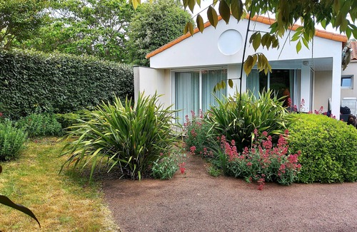 Chateau-d'Olonne Villa | Modern villa with private pool, at 900 m. from the sea