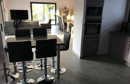 Gastes Villa | MODERN VILLA 2 steps from the lake