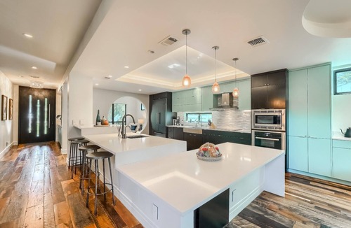 Zilker Villa | Modern Villa 5 minutes from Zilker Park and Downtown