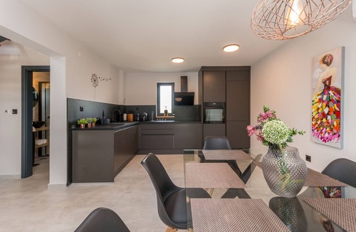 Zadar Villa | Modern villa BlackWood in Crno, secluded area, near Zadar center, near the beach, private pool, en suite bathrooms