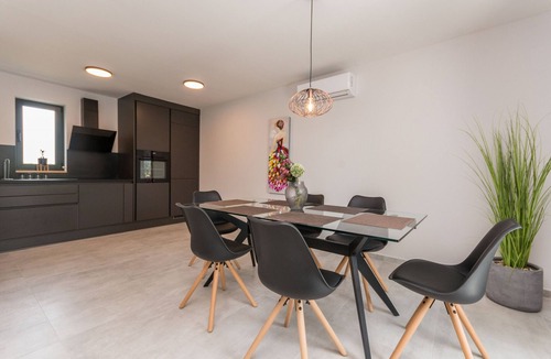 Zadar Villa | Modern villa BlackWood in Crno, secluded area, near Zadar center, near the beach, private pool, en suite bathrooms