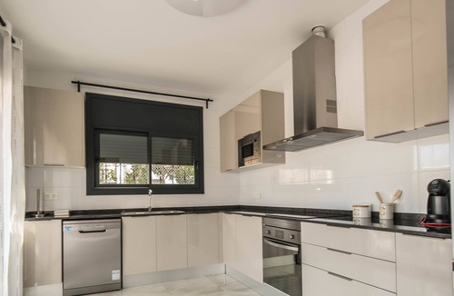 El Vendrell Ski Chalet | Modern villa Elvira