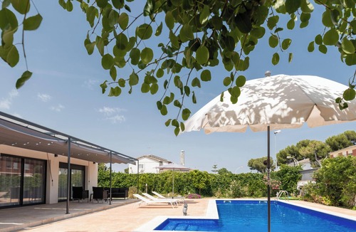 El Vendrell Ski Chalet | Modern villa Elvira