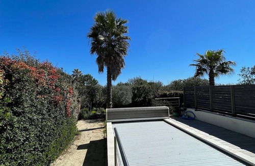Sete House | Modern villa facing the sea, swimming pool and beach access