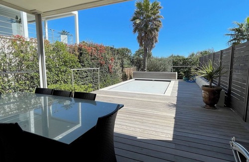 Sete House | Modern villa facing the sea, swimming pool and beach access