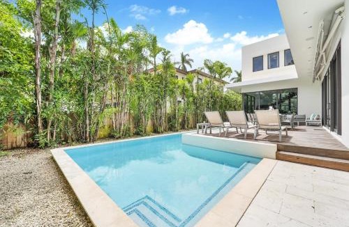 North Bay Village Villa | Modern Villa heated Pool gated Island