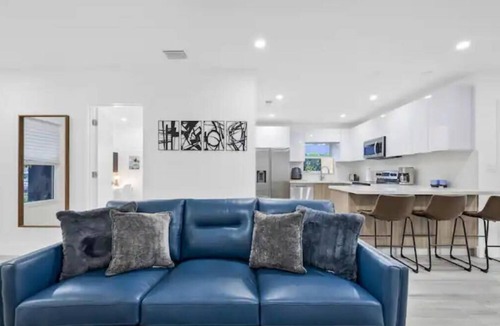 Seybold House | Modern villa in Design District !