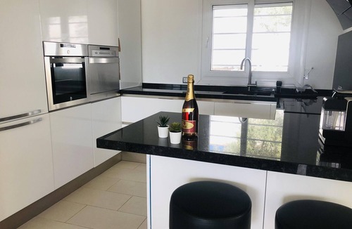 El Mas Fumats House | Modern villa in Roses with pool, air conditioning and private parking