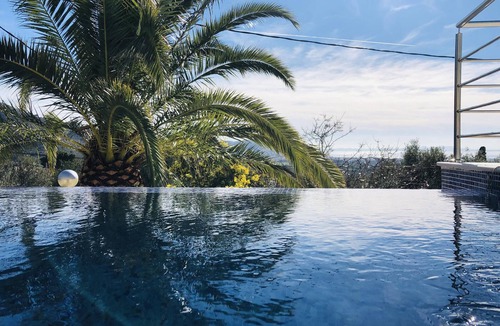 El Mas Fumats House | Modern villa in Roses with pool, air conditioning and private parking