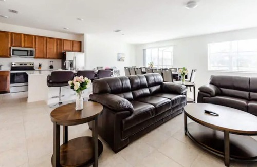 Veranda Palms House | Modern Villa -Pond view-Private pool-10BR/8BA