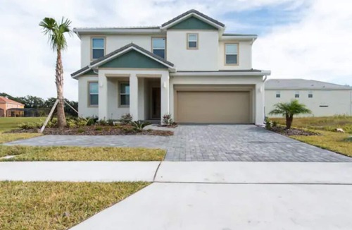 Veranda Palms House | Modern Villa -Pond view-Private pool-10BR/8BA