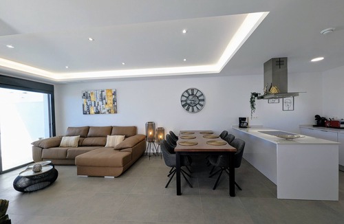 Los Montesinos House | Modern Villa 'R-40-C' with Private Pool, Wi-Fi, and Air Conditioning