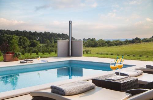Martinski Villa | Modern Villa San Martino Heated Pool, Jacuzzi & Privacy