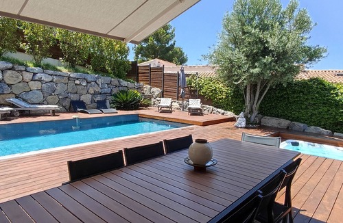 Saint Pierre de Feric Villa | MODERN VILLA SWIMMING POOL JACUZZI