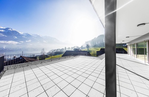 Wilen Apartment | Modern villa with stunning lake and mountain views
