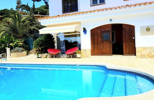 Lloret de Mar Cottage | Modern villa with private pool and parking, near Lloret de Mar