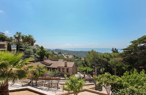 Lloret de Mar Cottage | Modern Villa with Private Pool and Sea View in Roca Grossa