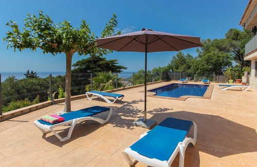 Lloret de Mar Cottage | Modern Villa with Private Pool and Sea View in Roca Grossa