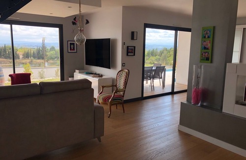 Moussoulens Villa | Modern villa with heated pool