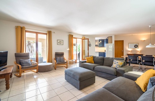 Beaufort Villa | Modern Villa with Heated Pool