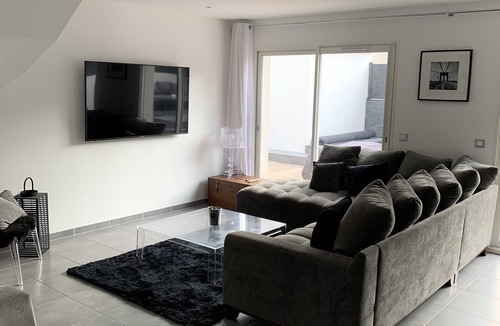 Allauch Villa | Modern villa with heated pool