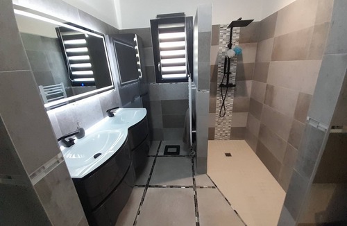 Maraussan Villa | Modern villa with pool and jacuzzi