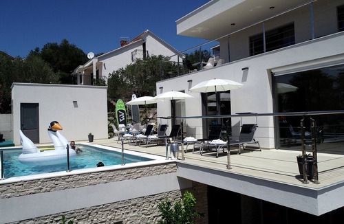 Jakisnica Villa | Modern Villa with Pool & Sea View-40m to the Beach