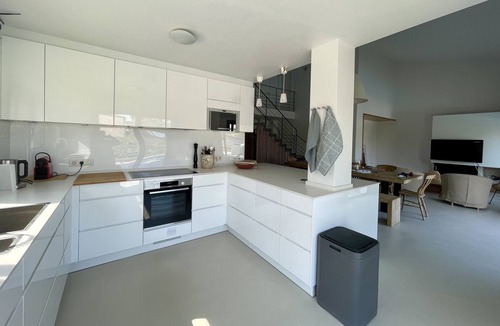 L'Escala Villa | Modern villa with private pool & garden, excellent location beach/historic.