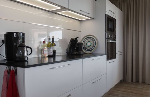 Azille Villa | Modern villa with private pool and jacuzzi