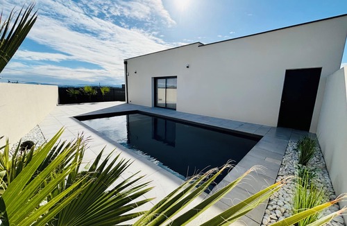 Pennautier Villa | Modern villa with swimming pool and breathtaking views