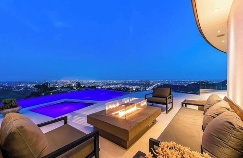 Hollywood Hills House | Modern Villa with Unmatched Skyline Views
