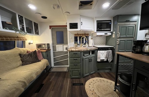 Southeast Eugene House | Modern Vintage Camper w/Peaceful Private Yard