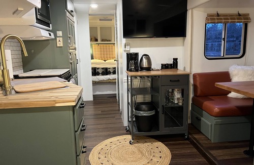 Southeast Eugene House | Modern Vintage Camper w/Peaceful Private Yard