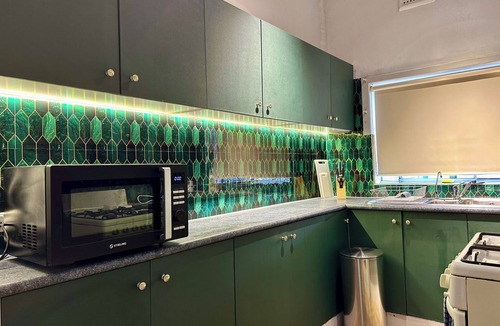 Bankstown House | Modern Vintage Single & King size Rooms