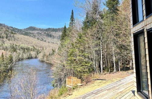 Saint-Raymond Ski Chalet | Modern w/ amazing view, sauna & 3 bedrooms cabin