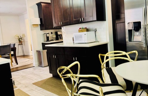 West Orange House | Modern W. Orange Retreat | Free Parking+Fast Wi-Fi
