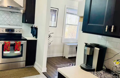 West Orange House | Modern W. Orange Retreat | Free Parking+Fast Wi-Fi