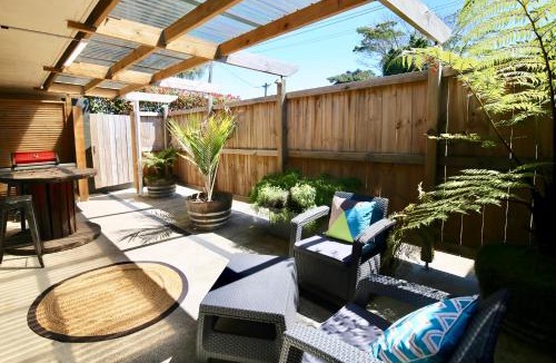 Leamington Apartment | Modern Wall