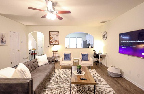 Breckenridge House | Modern Walnut House: Comfort King Bed PS4 Work Desk TVs RTP RDU