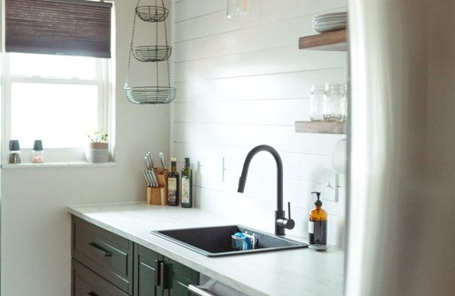 Westerville Apartment | Modern, Warm, Chic Flat in Westerville