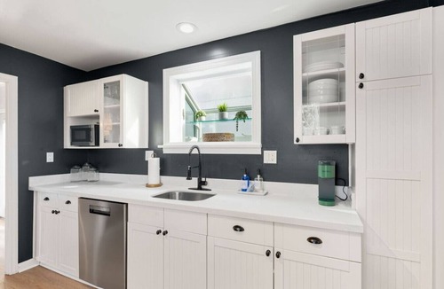 Ballard House | Modern & Warm City Oasis - Fire Pit