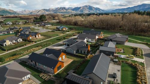 Hanmer Springs House | Modern Warm Table Tennis