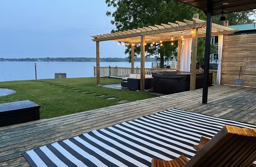 Brighton House | Modern Waterfront Home near Prince Edward County w/Panoramic Lake Ontario Views