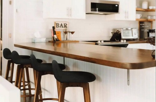 Severn Bridge Cottage | Modern Waterfront Cottage Retreat w/Sauna, games room, kayaks